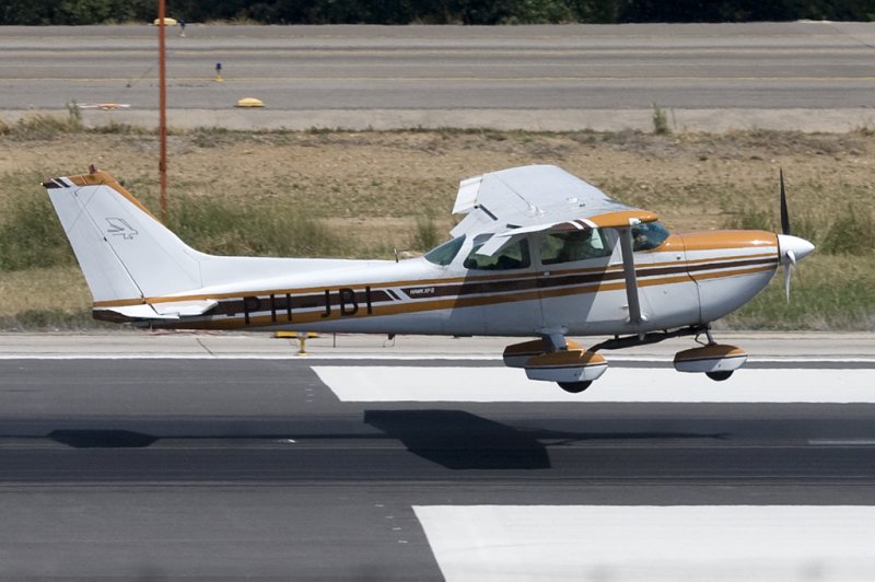 Private, PH-JBI, Cessna, 172K-Skyhawk, 17.06.2009, GRO, Girona, Spain 

