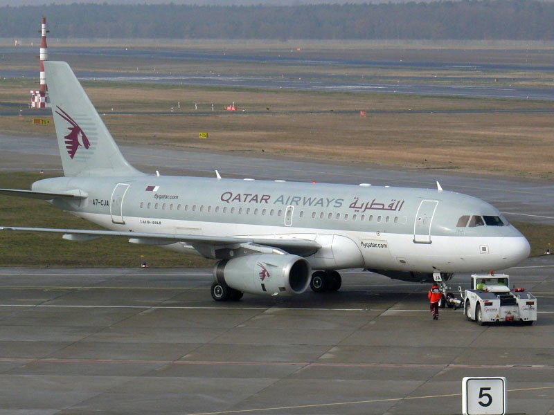 Qatar 319LR  A7-CJA Berlin TXL 07.03.2008