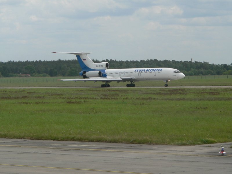 RA-85171 ist am 20.5.2006 (ILA) in Schnefeld gelandet. Es handelt sich um ein Flugzeug der in St. Petersburg ansssigen Pulkovo Aviation Enterprise.