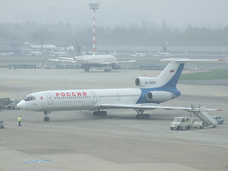 RA-85836 steht in Dsseldorf