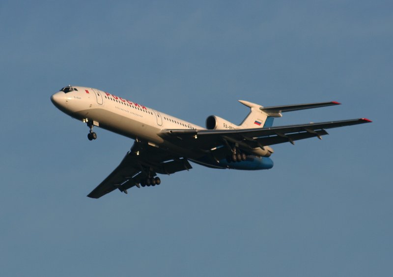 Rossiya Tu-154M RA-85779 im Landeanflug auf den Flughafen Berlin-Schnefeld am 09.11.2008