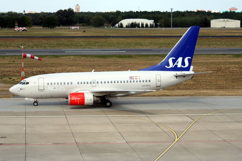 SAS B 737-683 LN-RPA am 30.08.2009 auf dem Flughafen Berlin-Tegel