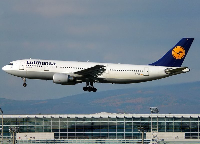 Schn die  betagten  Airbusse immer mal wieder zu sehen. In Frankfurt hat man ja noch fter die Gelegenheit dazu. Das Bild stammt vom 08.11.2008