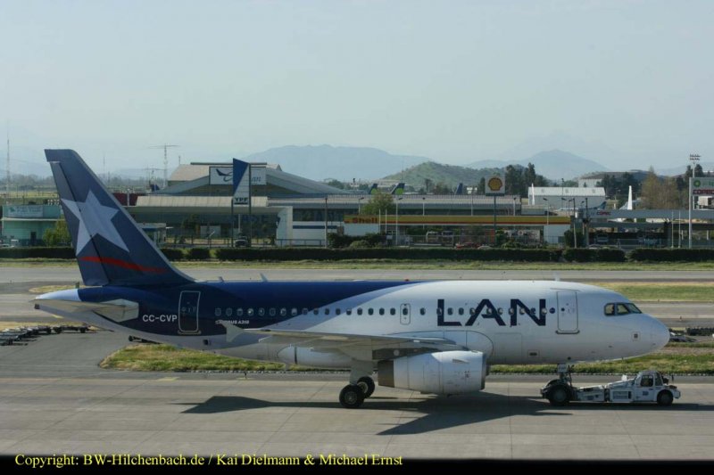 SCL 5.Oktober 2008, Baby Airbus A 318-121 von Lan Chile