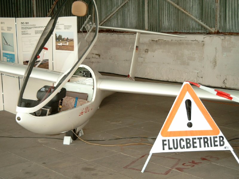Segelflugzeug DG101 in Bielefeld Windelsbleiche whrend einem Airport-Fest