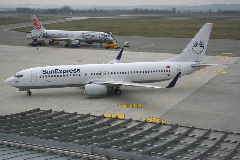 SunExpress (TC-SUI) Boeing 737 - 800 aus Antalya.