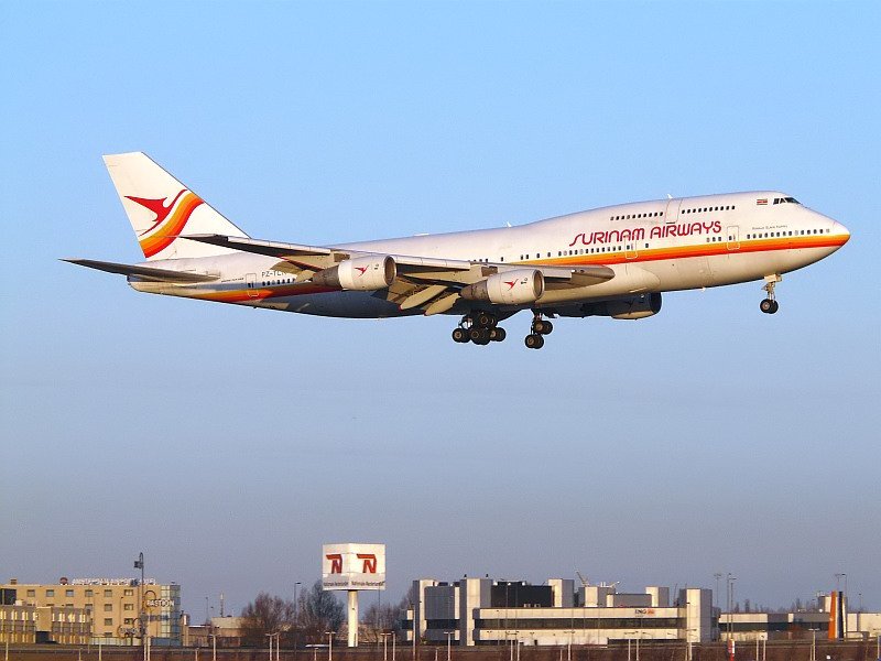 Surinam kommt mit der einzigen 747 in der Flotte nach Amsterdam. Dieses Bild hier stammt vom 14.02.2009.