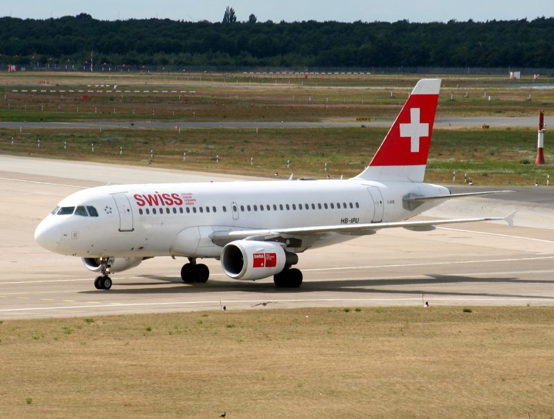 Swiss A 319-112 HB-IPU bei der Ankunft auf dem Flughafen Berlin-Tegel am 14.08.2009