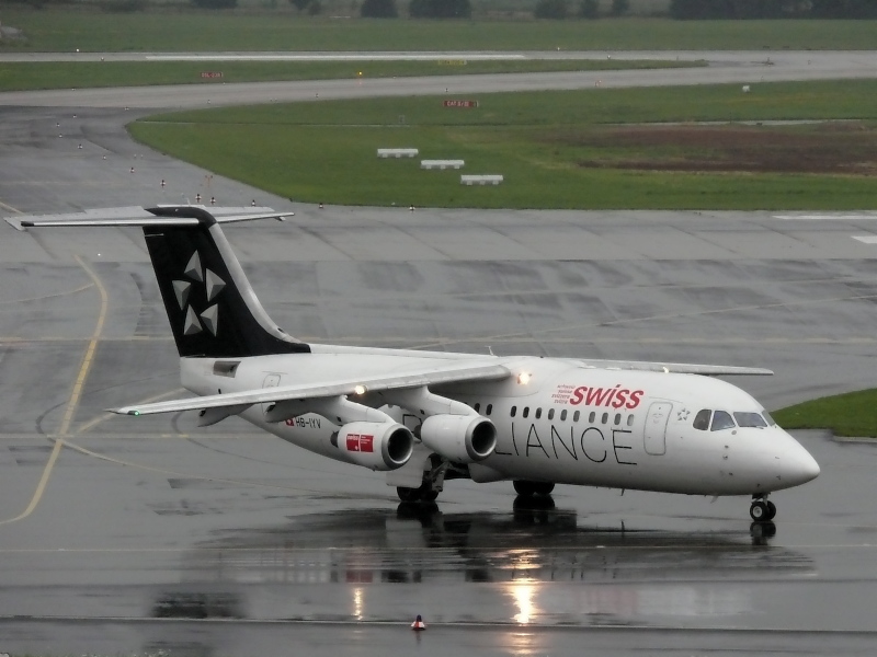 Swiss; HB-IYV. Flughafen Dsseldorf. 02.08.2009.