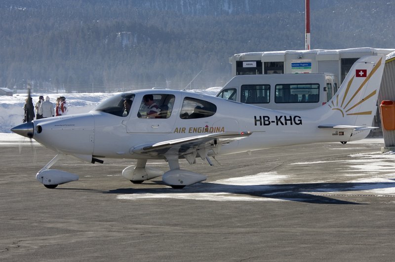 Swiss Jet, HB-KHG, Cirrus, SR-22, 31.01.2009, SMV, Samedan, Switzerland