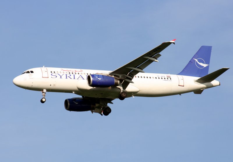 Syrian Air A 320-232 YK-AKB im Landeanflug auf den Flughafen Berlin-Schnefeld am 09.11.2008