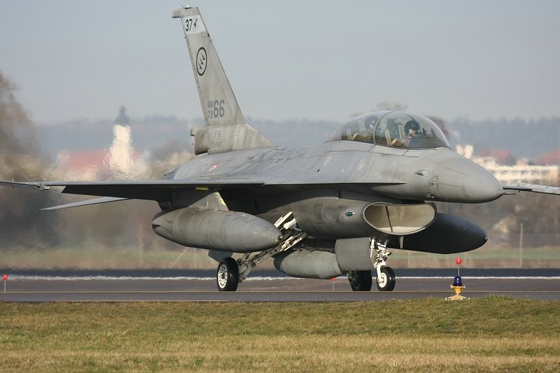 Take Off F-16 Fighting Falcon, MM 7266/ Italy-Air Force in ETSN,Neuburg, Germany. 

