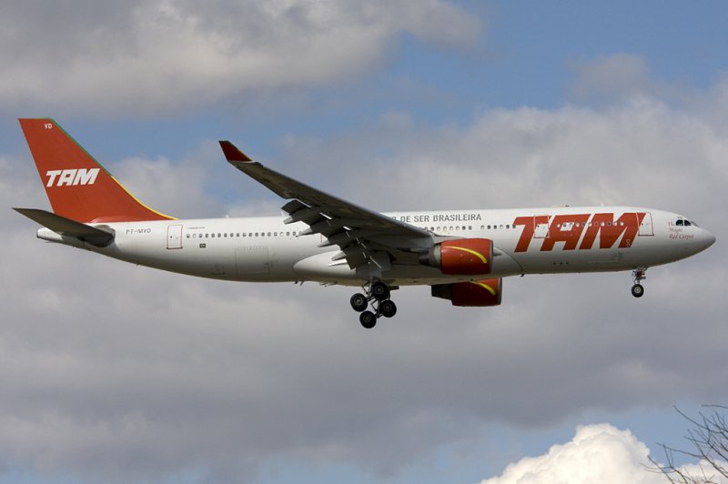 TAM, PT-MVD, Airbus, A330-223, 29.03.2009, CDG, Paris-Charles de Gaulle, France

