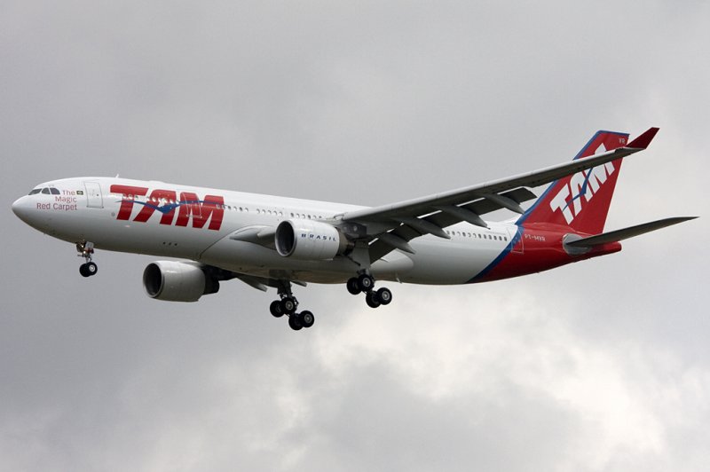 TAM, PT-MVR, Airbus, A330-223, 29.03.2009, CDG, Paris-Charles de Gaulle, France 

