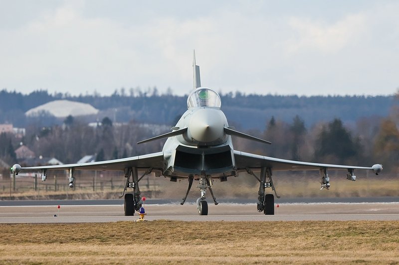 Taxing Eurofighter Typhoon 30+32/JG74/ ETSN,Neuburg,Germany.
