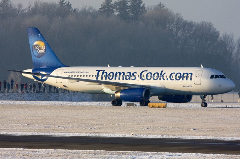 Thomas Cook, G-GTDL, Airbus, A320-231, 10.01.2009, SZG, Salzburg, Austria