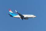 Luxair, LX-LBR Boeing 737-7K2, nahe der Stadt Luxemburg im Landeanflug. 04.03.2026