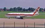 EgyptAir, SU-GBH  Karnak , B737-566 rollt in Mnchen-Riem zum Start nach Kairo (CAI) 30.06.1991 (Negativ-Scan)