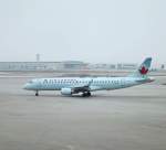 Embraer ERJ-190AR (C-FNAX), der Air Canada, im dichten Schneetreiben in Toronto. 21.03.2013