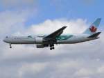 Boeing 767-38E(ER) mit Sonderbemalung von Air Canada in Frankfurt am 9.8.2008
