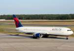 Delta Airlines B 767-332(ER) N182DN bei der Ankunft auf dem Flughafen Berlin-Tegel am 30.08.2009