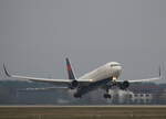 Delta Airlines, Boeing B 767-332(ER), N193DN, BER, 12.04.2026