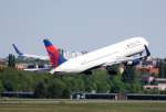 Delta Airlines B 767-332(ER) N191DN beim Start in Berlin-Tegel am 30.04.2011