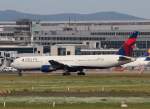 Delta Airlines B 767-432(ER) N837MH beim Start in Frankfurt am Main am 16.08.2012