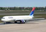 Delta B 767-332(ER) N1603 am 19.04.2009 auf dem Flughafen Berlin-Tegel
