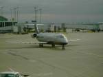 Ein CRJ von United erreicht das Gate in Chicago. (18.10.06)