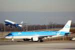 KLM Cityhopper Embraer ERJ 190-100 STD PH-EZR
United Airlines Boeing 777-222 N775UA 
Flughafen mnchen ( MUC ) 12.01.2012