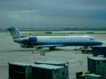 Ein CRJ der United in Chicago.(Oktober 2006)
