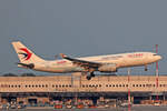 China Eastern Airlines, B-5942, Airbus A330-243, msn: 1500, '60th Anniversary (辉煌甲子 逐梦百年)', 28.Juni 2026, MXP Milano Malpensa, Italy.