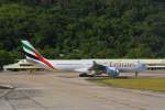 Flughafen Mahe Code: SEZ, auf den Seychellen im Nov. 2010, Airbus 340-541
von Emirates Airline A7-ERD.