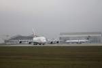 Airbus A 380-861 rollt auf den Airport Mnchen zu seiner Startposition am 21.Oktober 2012.