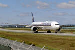Singapore Airlines Boeing 777-312ER 9V-SWS rollt zum Terminal in Frankfurt 13.6.2026