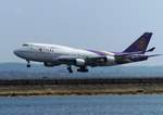 HS-TGP, Boeing 747-4D7, Thai Airways bei der Landung in Denpasar (DPS) am 6.10.2017