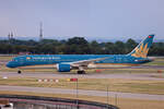 Vietnam Airlines, VN-A864, Boeing B787-9, msn: 35154/353, 08.Juli 2023, LHR London Heathrow, United Kingdom.