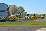 H 145, D-HYAH und EC 135 P2, D-HSAN des ADAC vor der Werfthalle in EDKB - 17.04.2022