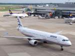 Eine Maschine der AEGEAN ist am Flughafen Dsseldorf eingetroffen; 080904
