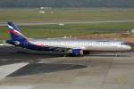 Aeroflot A321 VP-BWP rollt zur 23L in DUS / EDDL / Dsseldorf am 12.10.2008