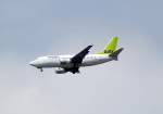 Air Baltic Boeing 737-53S YL-BBD beim Landeanflug zum Flughafen Berlin-Tegel, 20.06.08.