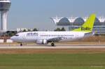 YL-BBN / Air Baltic / B737-522 bei der Landung in MUC aus Riga (RIX) 02.08.2013