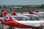 Da hat sich doch ein altes Logo auf einem Leitwerk der Air Berlin Flotte eingeschlichen... Foto: Berlin Tegel  Otto Lilienthal  am 27.04.2012