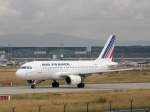 Ein Airbus A 319 der AirFrance auf dem Rollfeld in Frankfurt am 16.07.2008