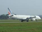 Ein Embraer 190 der AirFrance auf dem Rollfeld in Stuttgart (STR) nach der Landung am 30.08.2008.