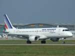 Ein Embraer 190 der Air France Regional beim Start in Stuttgart am 30.08.2008.