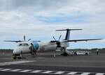 Die DHC-8-400 CS-TRG der SATA Air Azores am 26.07.2023 auf dem Flughafen Ponta Delgada auf der Azoren-Insel Sao Miguel.