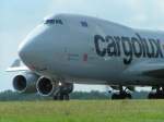 Boeing 747-400F  City Of Bertrange  (LX-UCV) von Cargolux auf den Flughafen von Luxemburg (11.09.2004)