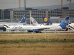 Eine Condor Boeing 757 rollt in Frankfurt am Main zum Start. (16.07.2008)